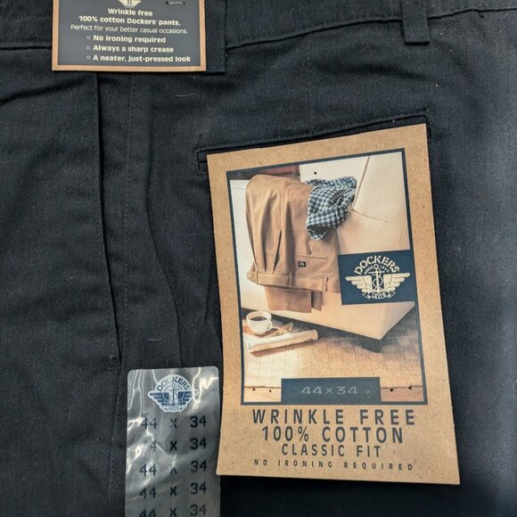 DOCKERS Classic Fit Pleated Men's Black Size 44-34 NWT - Picture 3 of 3
